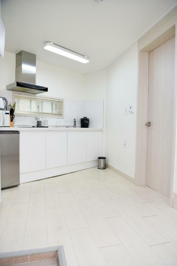 Jw Stay In Hongdae Seoul Exterior photo
